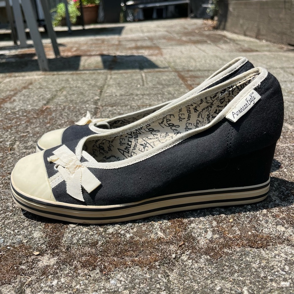 WOMEN AMERICAN EAGLE HEALED SNEAKERS RARE 💖💖💖 SIZE US 8